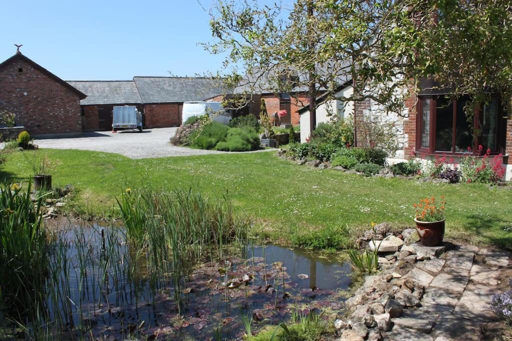 רייד Beautiful Barn Conversion, 3 Bed, Hot Tub, Sauna, Gym, Enclosed Garden מראה חיצוני תמונה