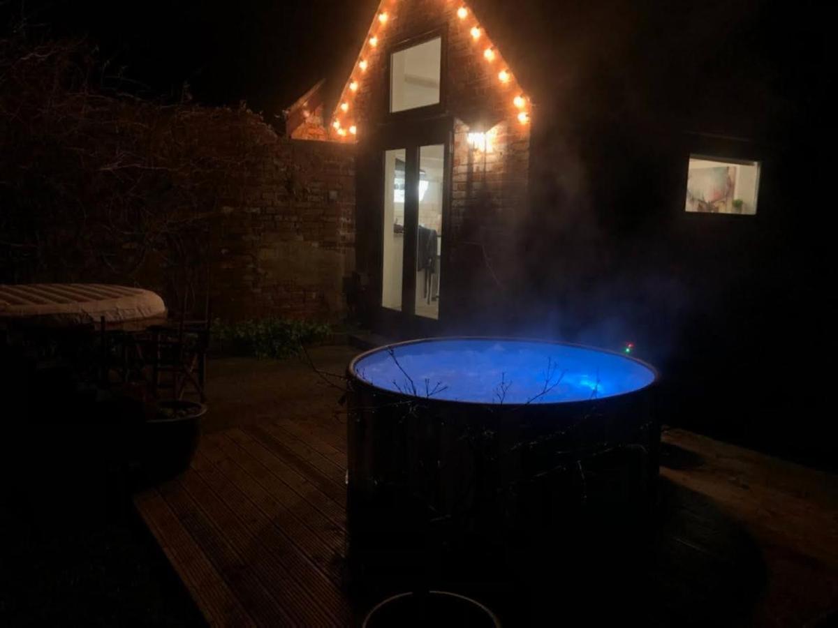 רייד Beautiful Barn Conversion, 3 Bed, Hot Tub, Sauna, Gym, Enclosed Garden מראה חיצוני תמונה